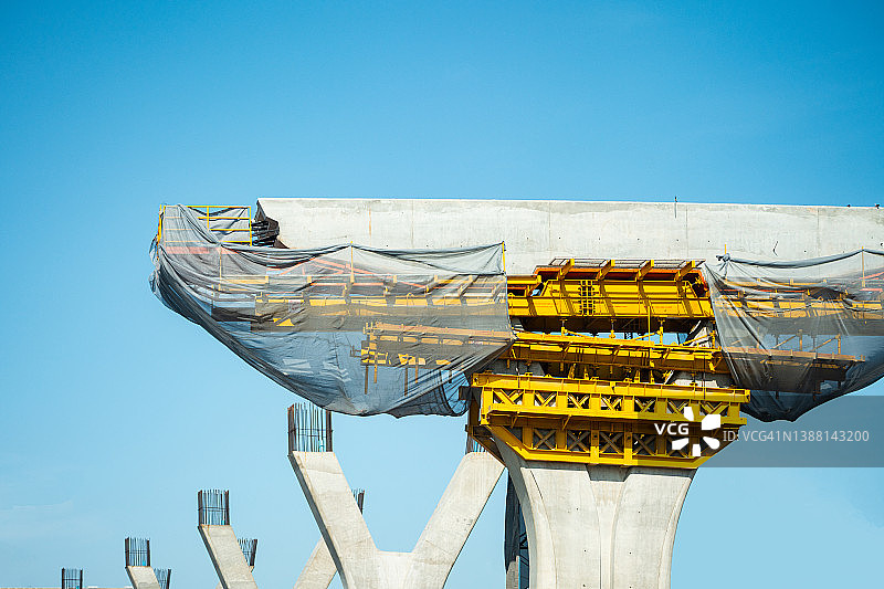 轻轨铁路杆施工现场图片素材