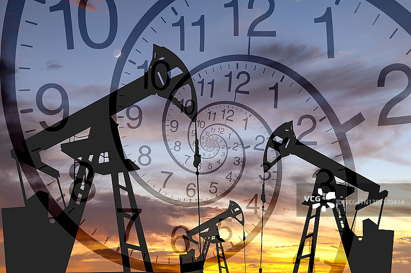 时钟背景下的石油平台：世界石油工业图片素材
