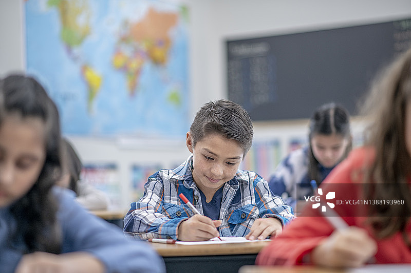 课堂涂色图片素材