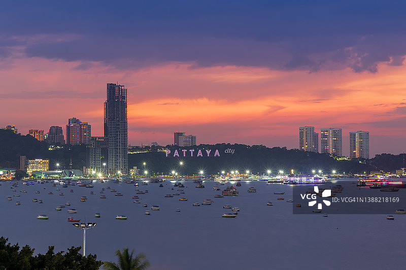 日落时分的芭堤雅海滩美景图片素材