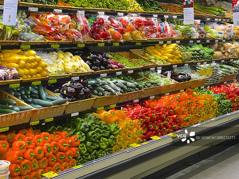 摆满蔬菜的货架图片素材