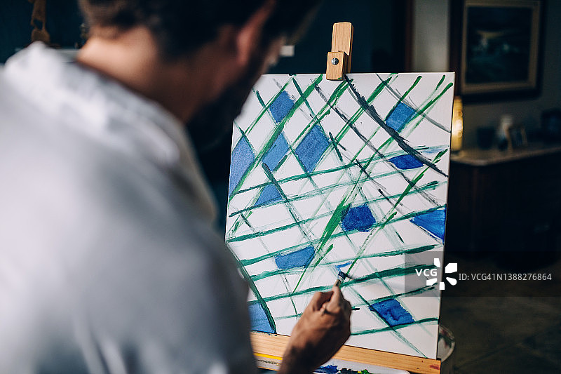 艺术家在家绘画图片素材