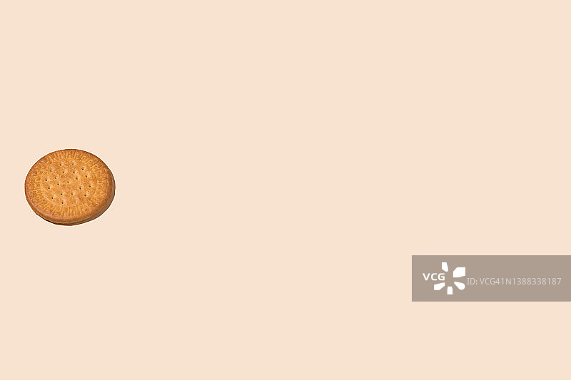 玛丽亚·库奇，在左边，柔和的背景。甜、饼干、饼干、肥胖、糖、饮食的概念。图片素材