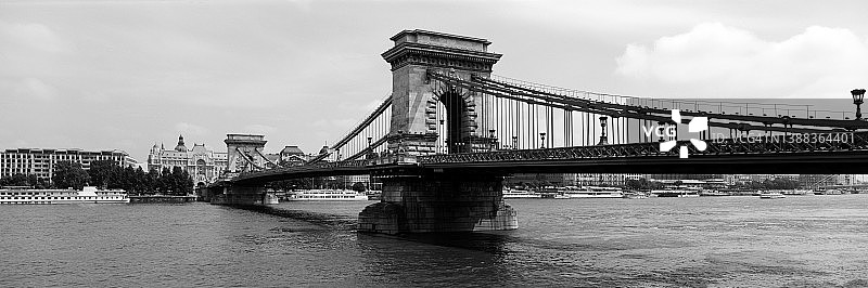 塞切尼链桥与河流图片素材