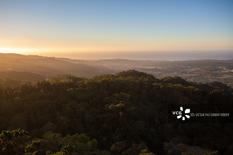 辛特拉-卡斯凯什自然公园日落海岸线航拍图片素材