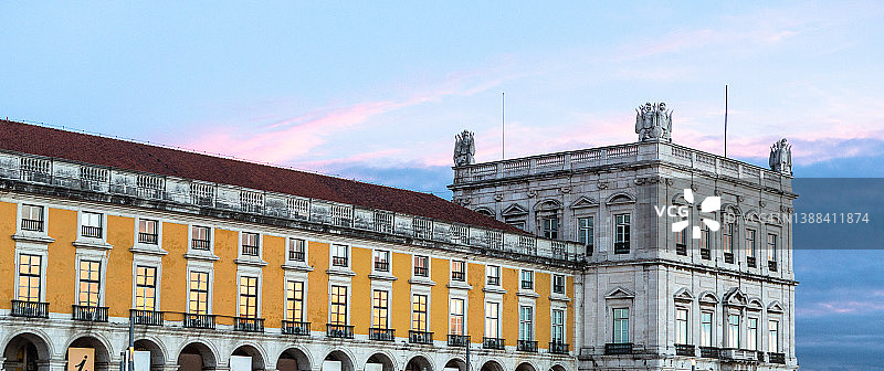 里斯本商业广场的葡萄牙传统建筑图片素材