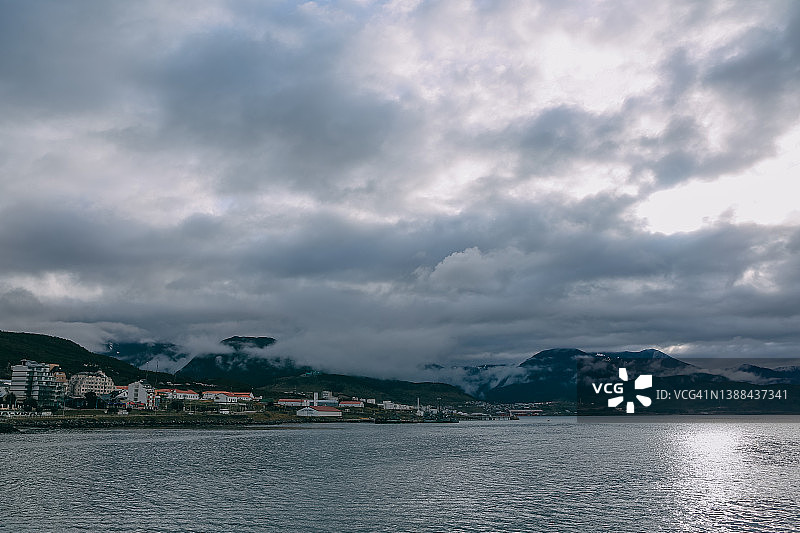 阿根廷巴塔哥尼亚乌斯怀亚市上空的暴风雨天空图片素材