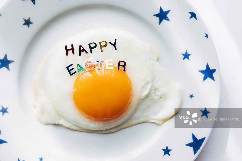 带有“复活节快乐”字样的煎蛋图片素材