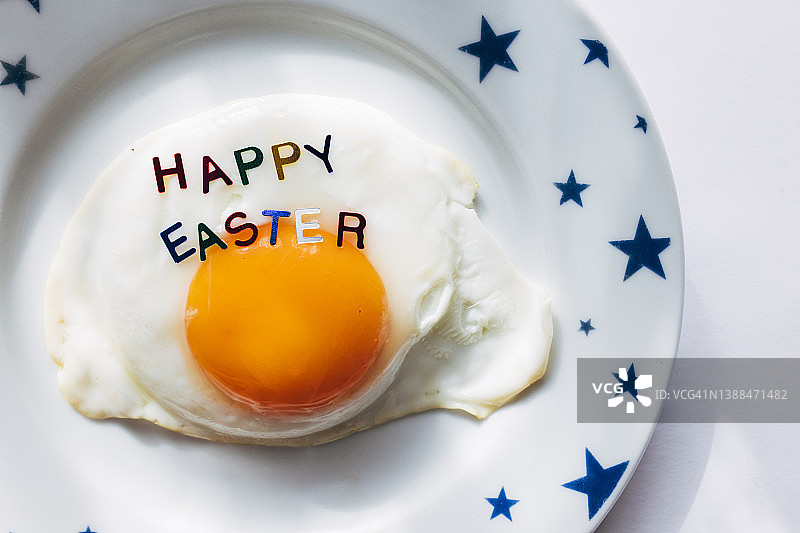 带有“复活节快乐”字样的煎蛋图片素材