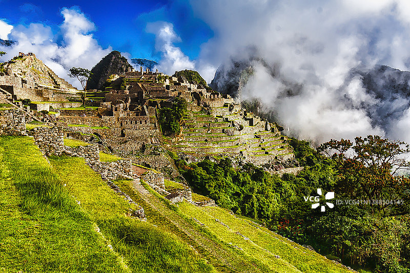 晨曦中的马丘比丘图片素材