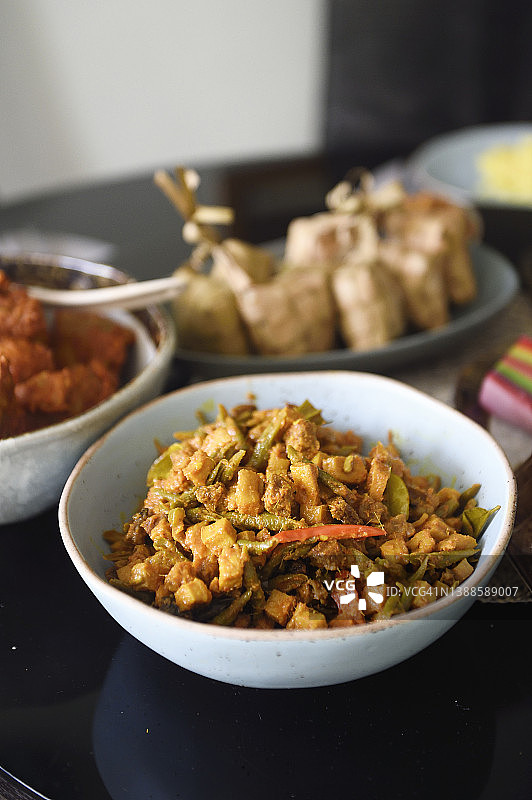 餐桌上的叁巴炒，为开斋节准备的美食图片素材