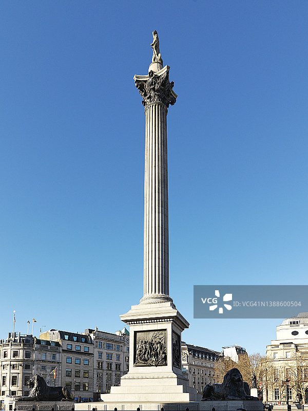 阳光明媚的早晨：伦敦特拉法加广场图片素材