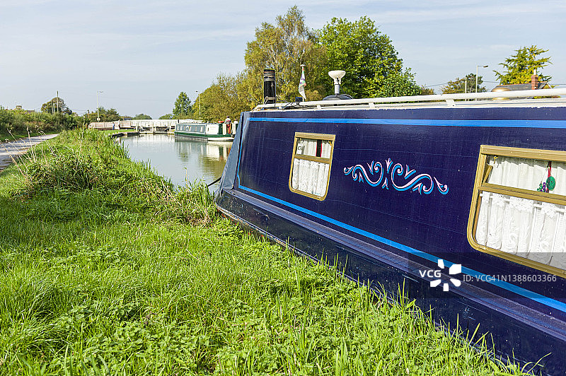 凯恩山船闸，英国威尔特郡，凯内特和埃文运河上的窄船图片素材