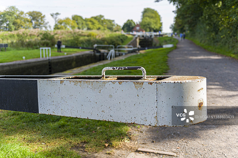 英国威尔特郡迪韦齐斯凯恩山水闸，凯内特和埃文运河上的水闸闸门图片素材