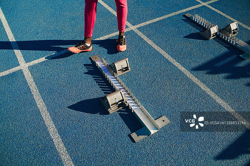 从田径赛道起跑图片素材