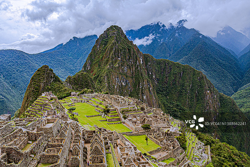 从上方俯瞰马丘比丘遗址图片素材