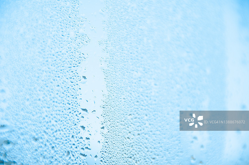 窗户玻璃上的冷凝水图片素材