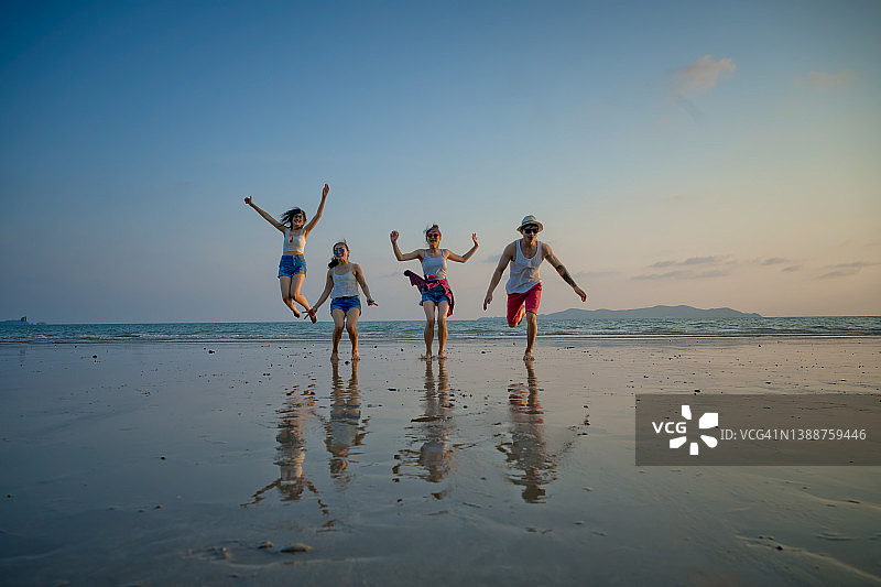 流动的夏天图片素材