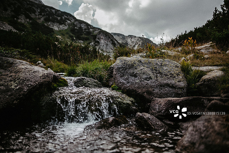 山间水流图片素材