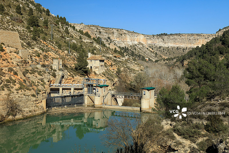 胡卡尔河峡谷与水坝风光，阿尔卡拉德尔胡卡尔徒步图片素材