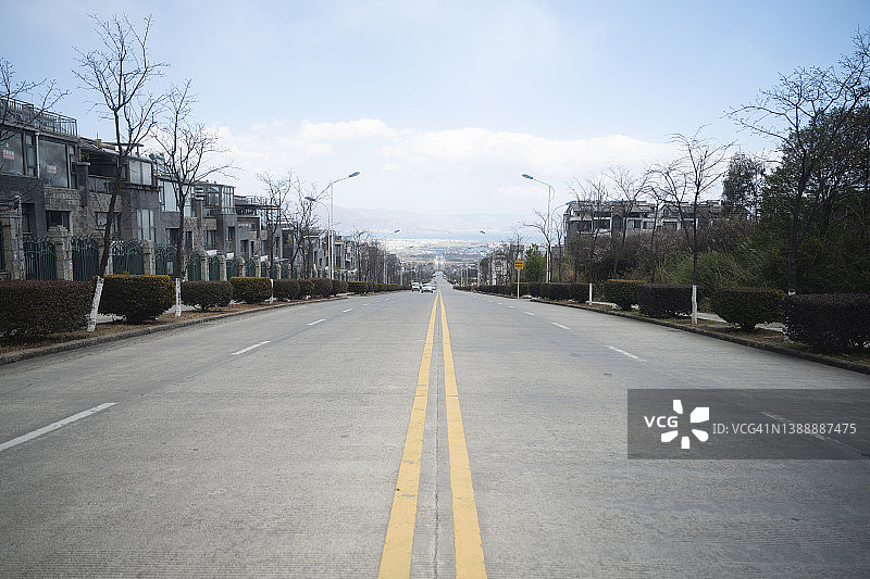 通往海边的笔直快速路图片素材