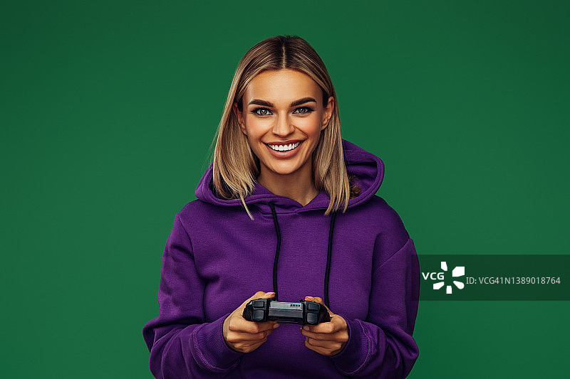 女人手柄操纵杆玩游戏图片素材