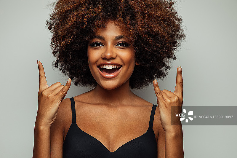 非洲裔女人精致妆容图片素材