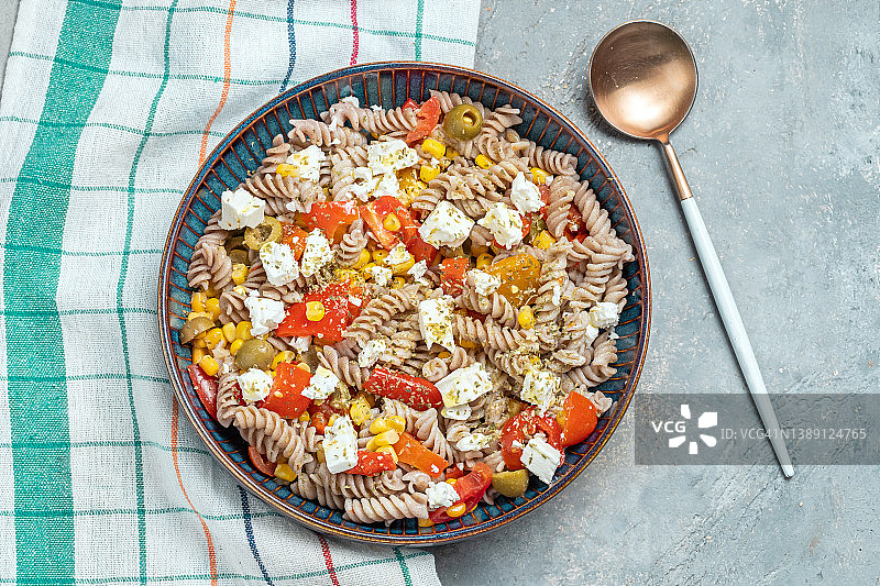 夏季全麦意面沙拉图片素材