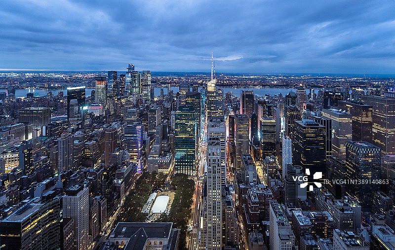 纽约曼哈顿中城暮色的俯视角度照片图片素材