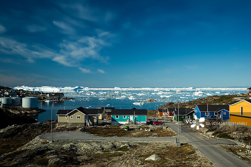格陵兰岛迪斯科湾伊卢利萨特沿海城镇景观图片素材