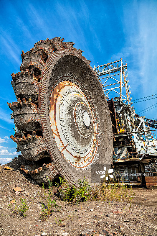 麦克默里堡挖掘机开采阿尔伯塔省地表油砂图片素材