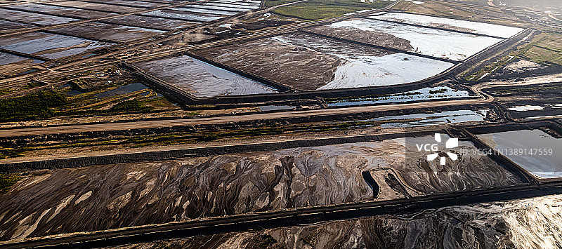 麦克默里堡油砂尾矿池空中全景图片素材