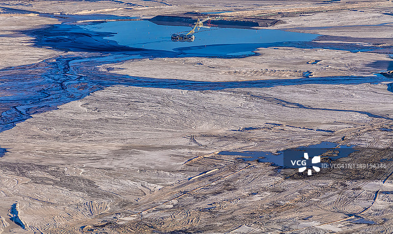 加拿大艾伯塔省麦克默里堡尾矿池航拍图片素材