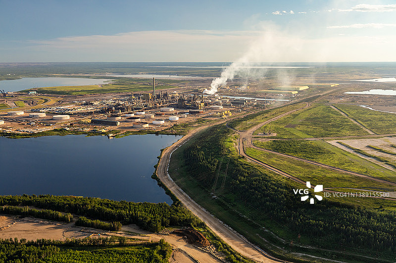 加拿大麦克默里堡石化炼油厂（航拍视角）图片素材