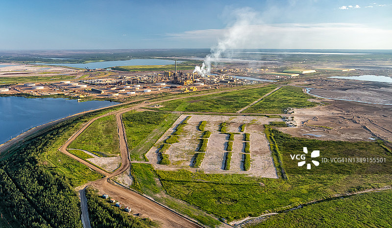 加拿大艾伯塔油砂露天采矿航拍图片素材