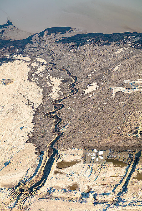 麦克默里堡油砂尾矿池鸟瞰，加拿大艾伯塔省图片素材