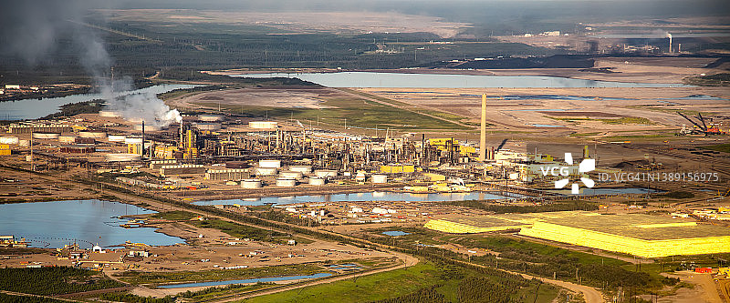 加拿大石油化工厂航拍全景图片素材