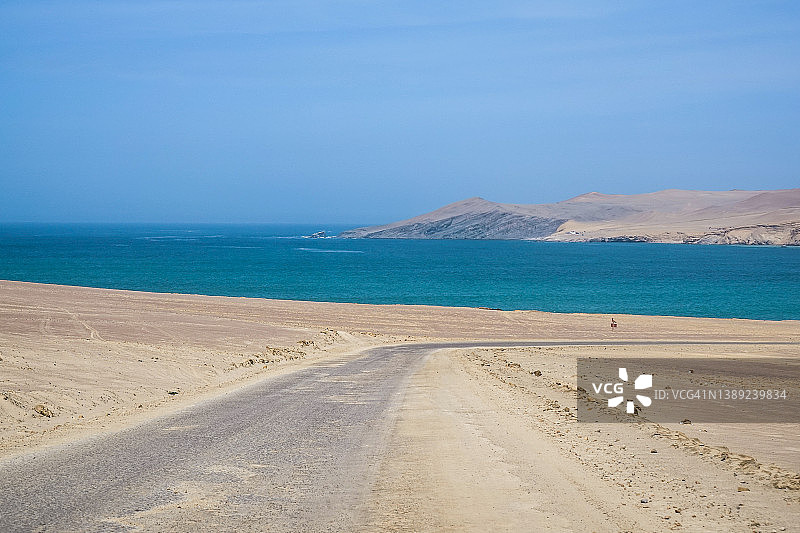 秘鲁帕拉卡斯半岛的道路图片素材
