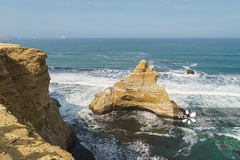 秘鲁帕拉卡斯半岛的壮丽海岸线图片素材