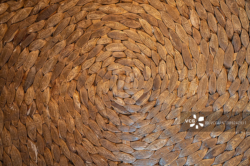 米色编织稻草圆圈漩涡图案图片素材