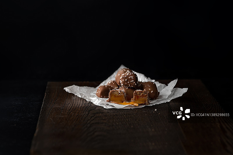 咸焦糖牛奶巧克力图片素材