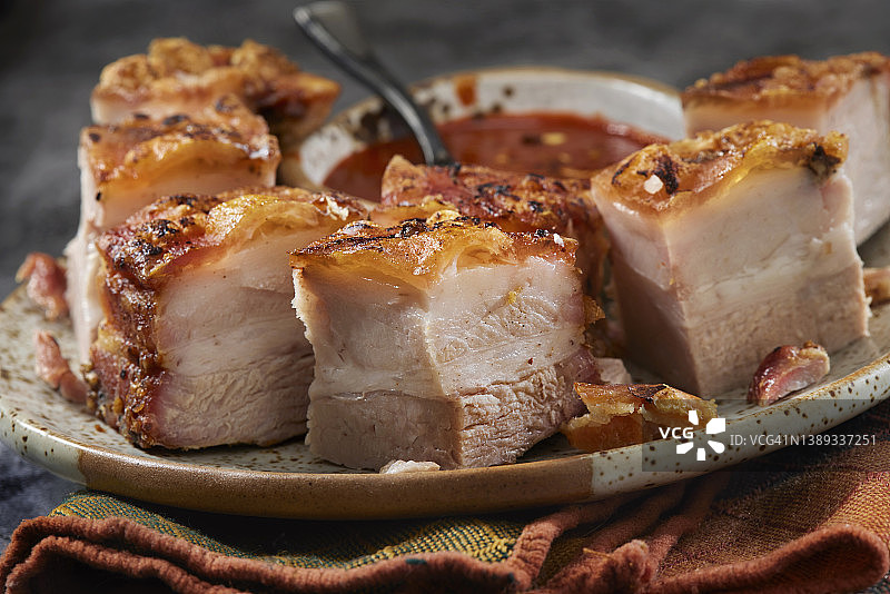 香脆烤猪肉块图片素材