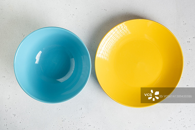 黄色和蓝色盘子图片素材