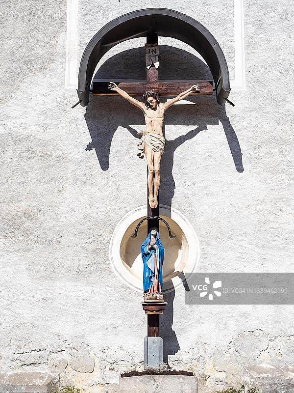 奥地利施蒂利亚州克里格拉赫圣雅各长老天主教堂的十字架图片素材