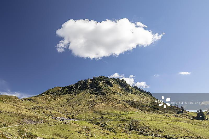 从奥地利福拉尔贝格州达穆尔斯阿尔卑斯山看到的波特拉科普夫山景色图片素材
