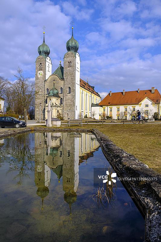 德国巴伐利亚鲍姆堡修道院及圣玛格丽特教堂图片素材