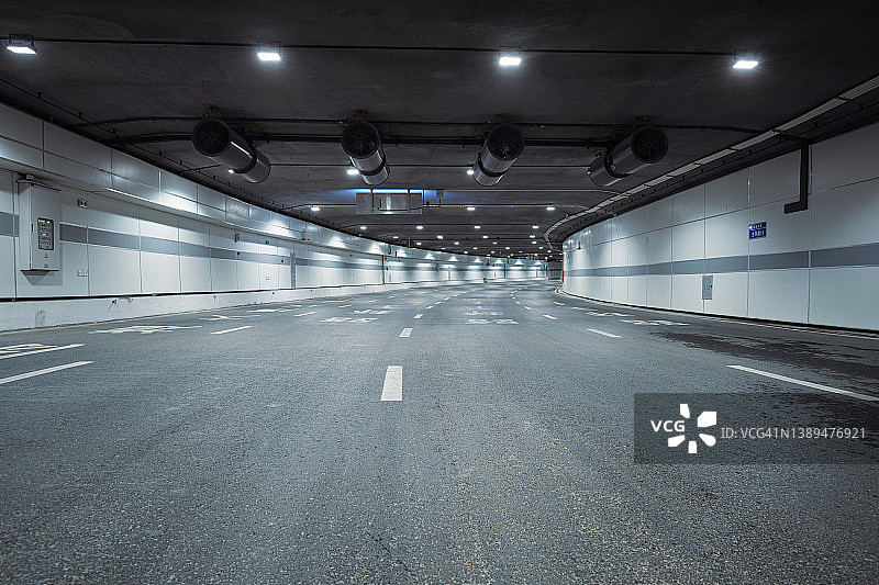 现代公路隧道地下通道图片素材
