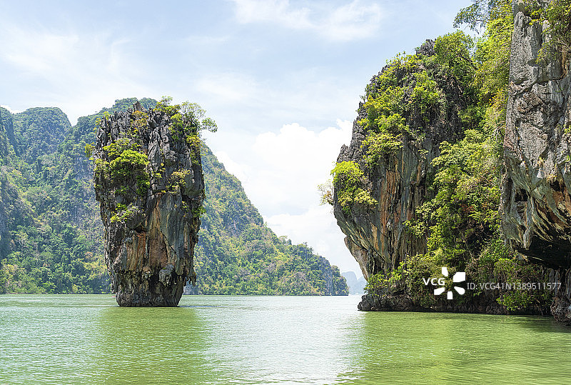 攀牙湾（攀牙湾国家公园）普吉岛附近著名的詹姆斯·邦德岛图片素材