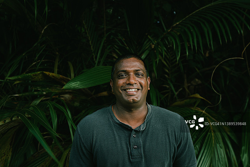 斯里兰卡男人户外肖像图片素材