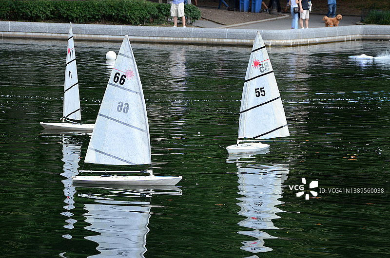 在中央公园航行图片素材